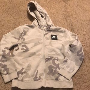 Nike Size Medium Hoodie in Camouflage